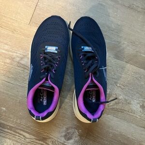 Women’s sketcher shoes size 7 NWT